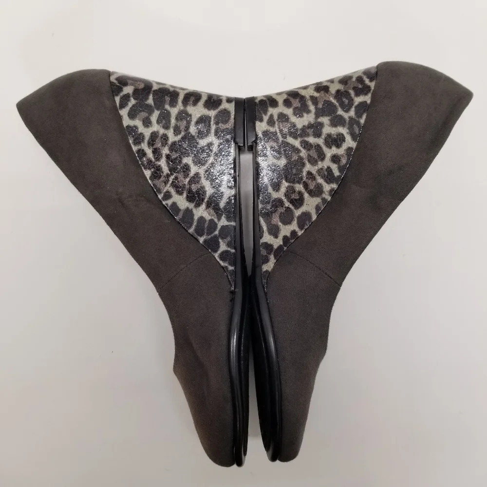 A2 Aerosoles Plumberry Womans Sz 8 Gray Fabric Wedge Loafer Slip On Animal Print